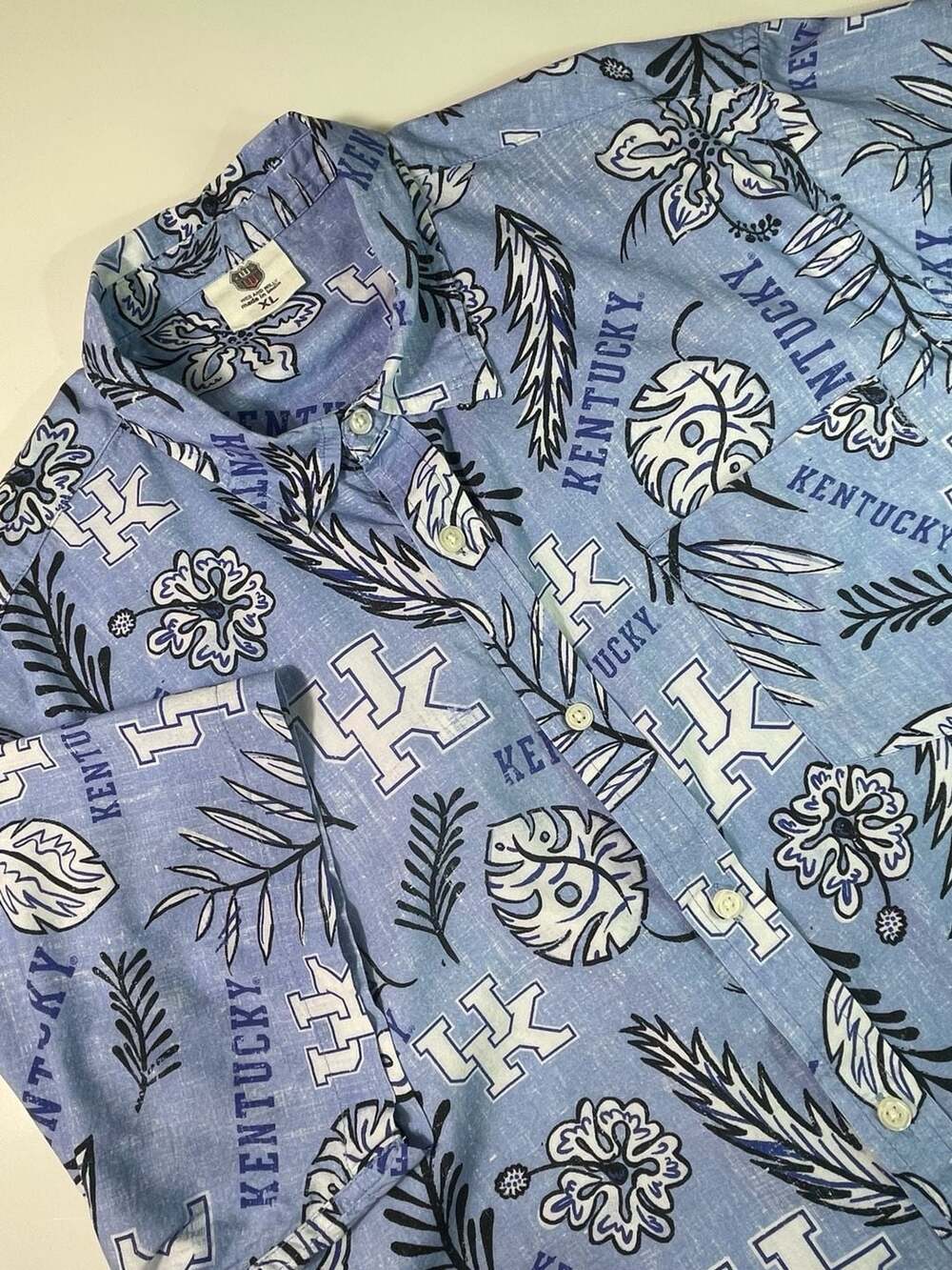 Wes and Willy Kentucky Wildcats Men's Hawaiian Floral Shirt Sz XL